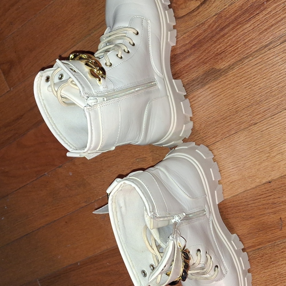 Stylish Tan Boots with Gold Chain - Picture 3 of 9